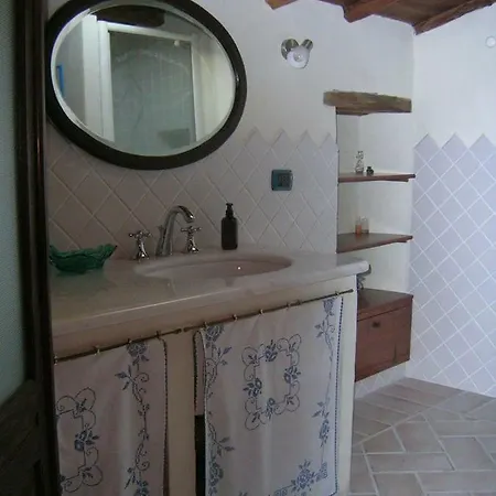 Sa Domu De Sa Contissa Bed and Breakfast Selegas