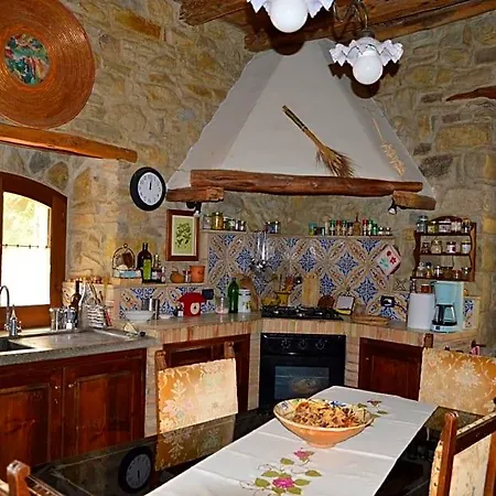 Bed & Breakfast Sa Domu De Sa Contissa Selegas